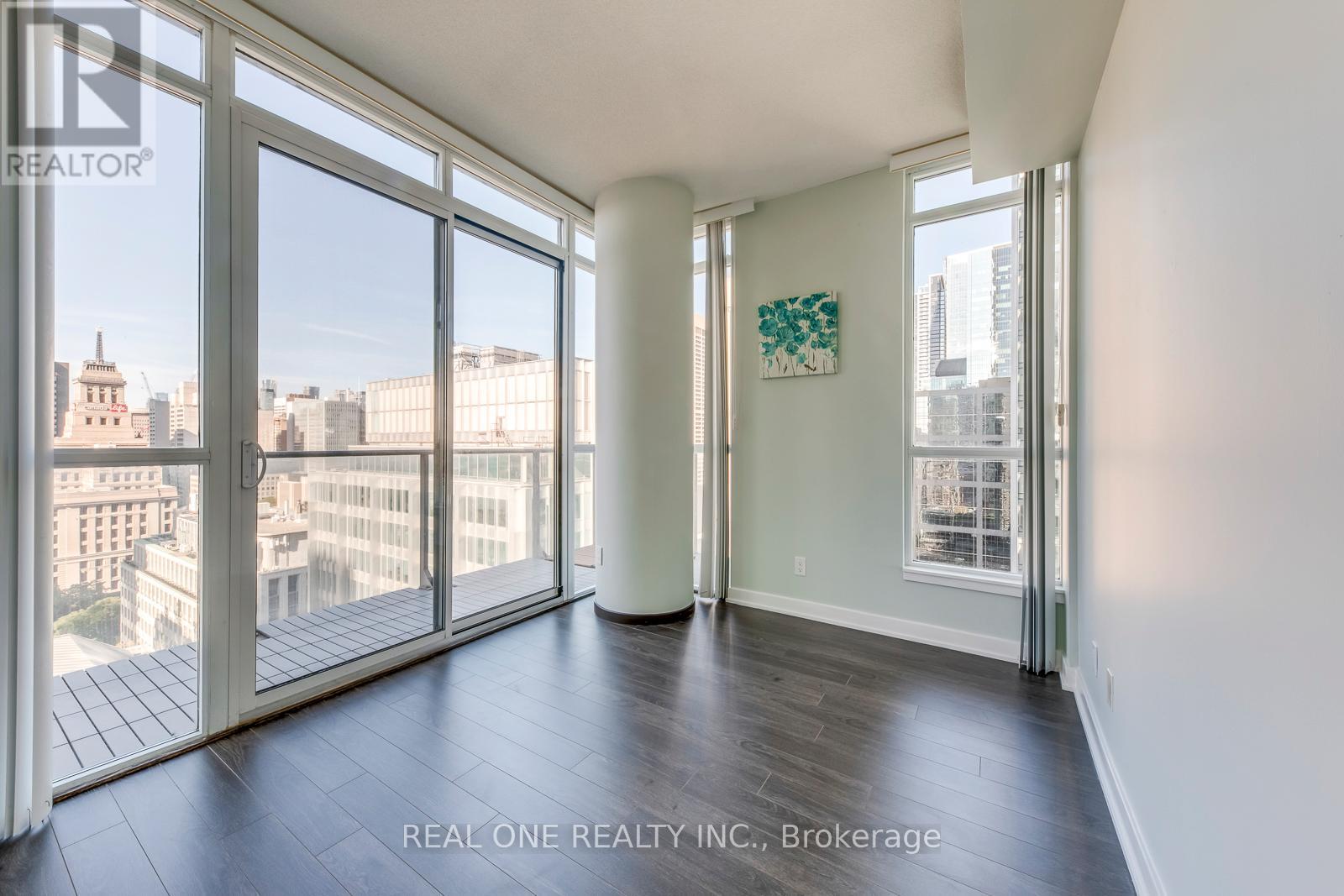 2007 - 126 Simcoe Street, Toronto, Ontario  M5H 4E6 - Photo 7 - C12570254