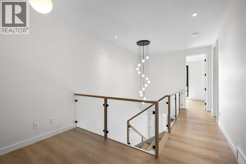 3c Willow Crescent Sw, Calgary, Alberta  T3C 3B8 - Photo 12 - A2260893