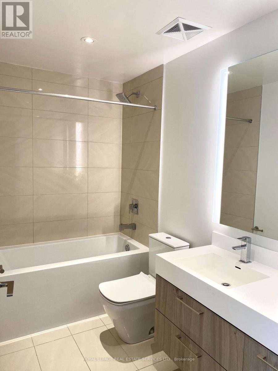 3903 - 1 Yorkville Avenue, Toronto, Ontario  M4W 0B1 - Photo 18 - C12168245