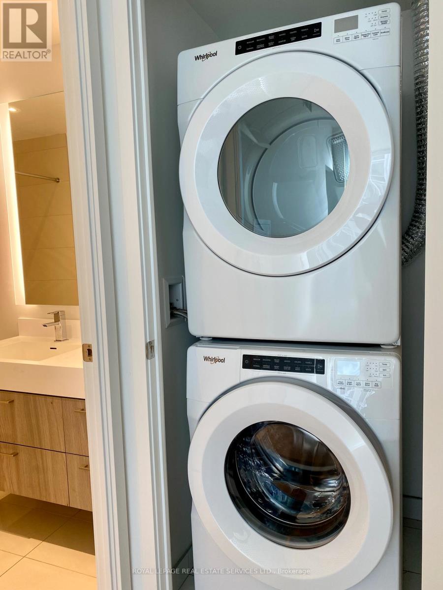 3903 - 1 Yorkville Avenue, Toronto, Ontario  M4W 0B1 - Photo 9 - C12168245