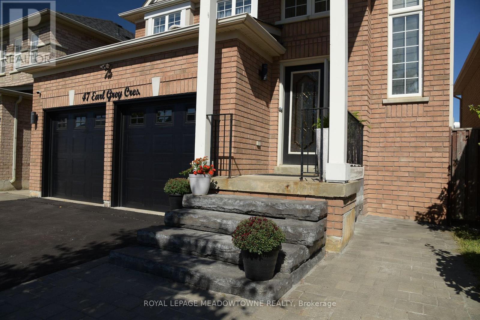 47 Earl Grey Crescent, Brampton, Ontario  L7A 2L2 - Photo 2 - W12570240