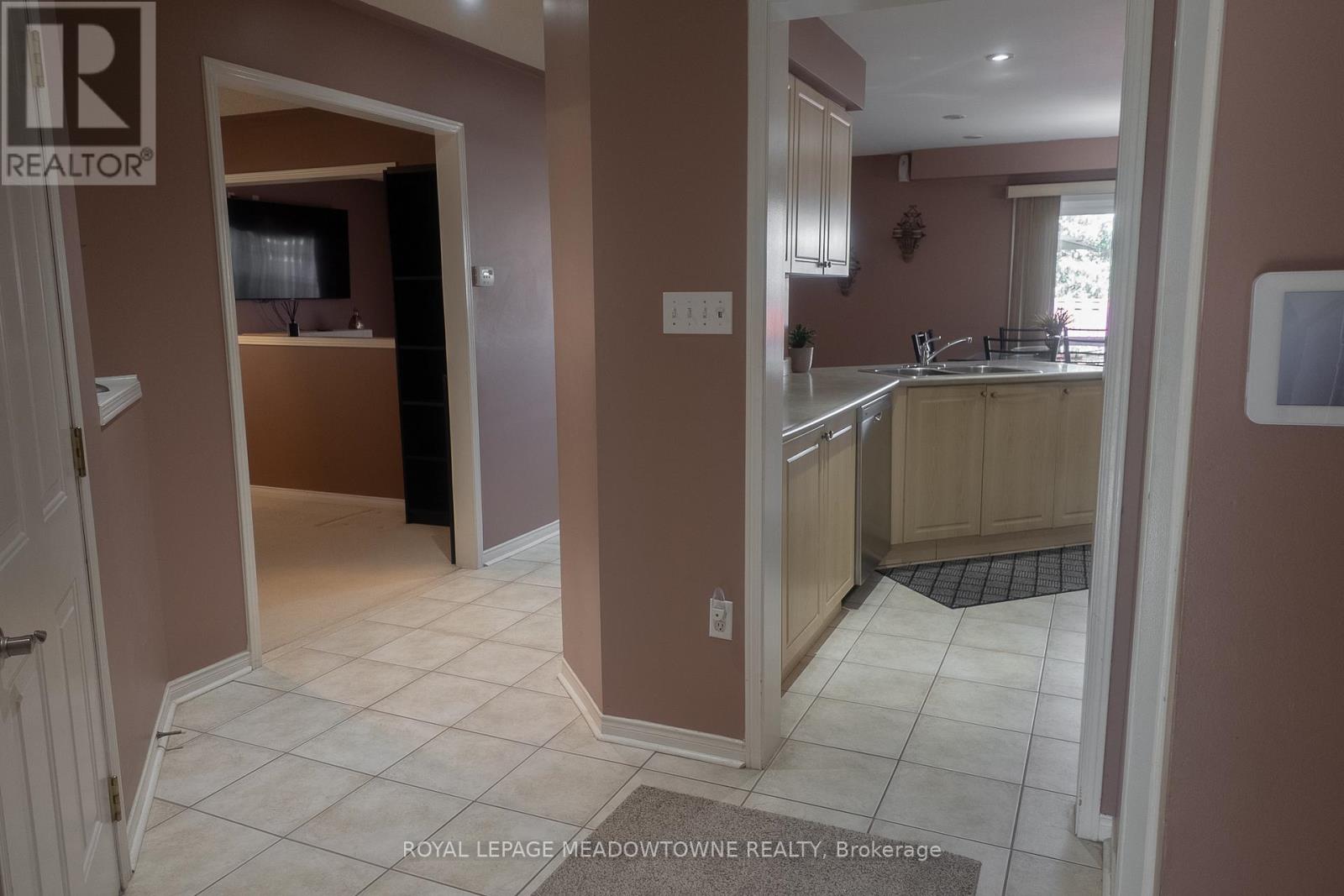 47 Earl Grey Crescent, Brampton, Ontario  L7A 2L2 - Photo 3 - W12570240