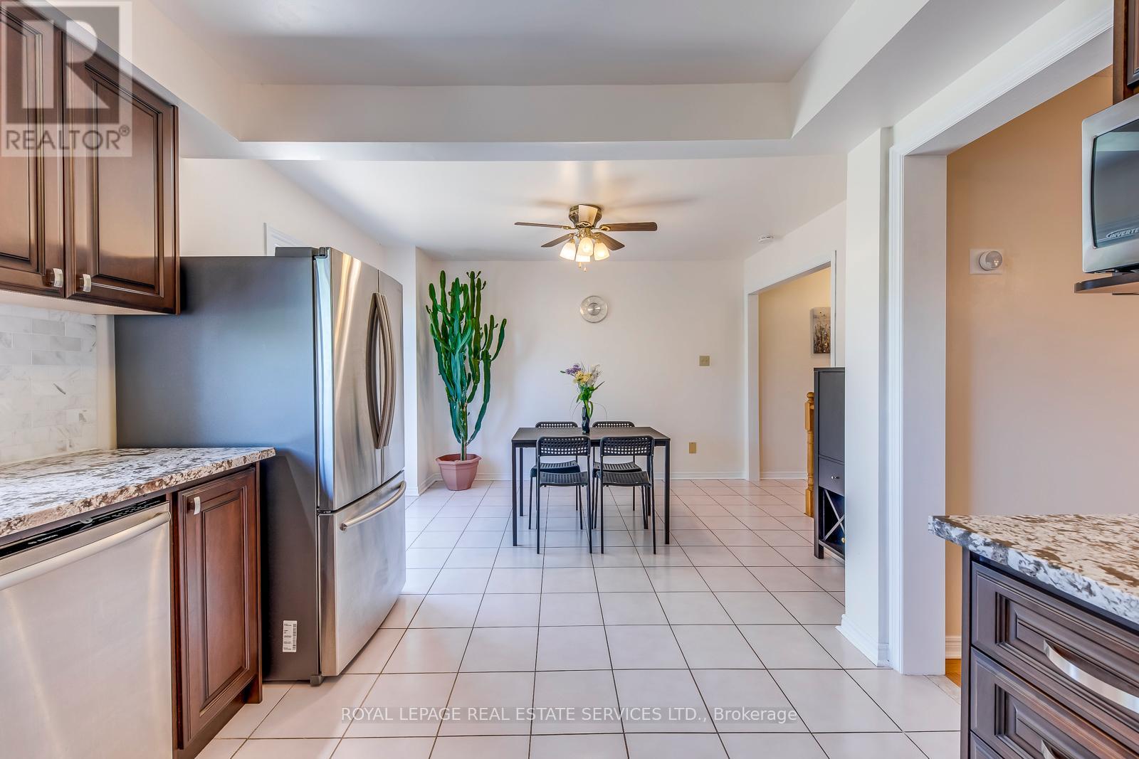 4370 Goldenrod Crescent, Mississauga, Ontario L5V 1E3 - Photo 11 - W12570246