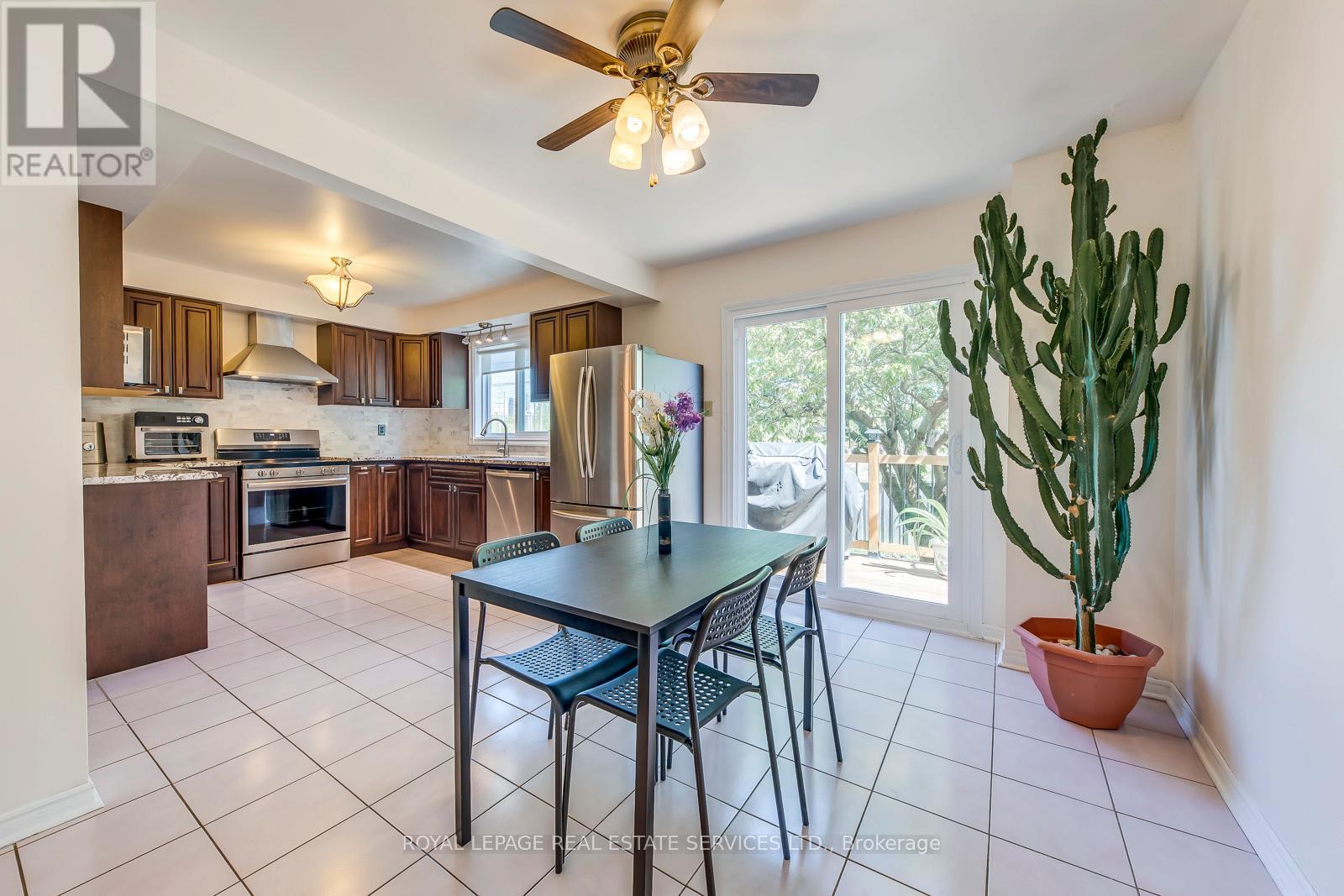 4370 Goldenrod Crescent, Mississauga, Ontario L5V 1E3 - Photo 12 - W12570246