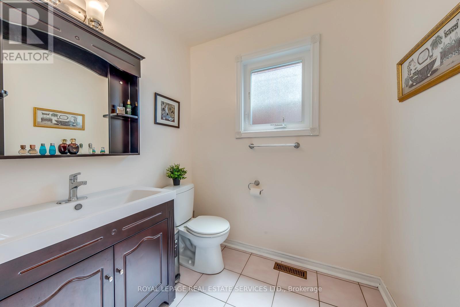 4370 Goldenrod Crescent, Mississauga, Ontario L5V 1E3 - Photo 16 - W12570246