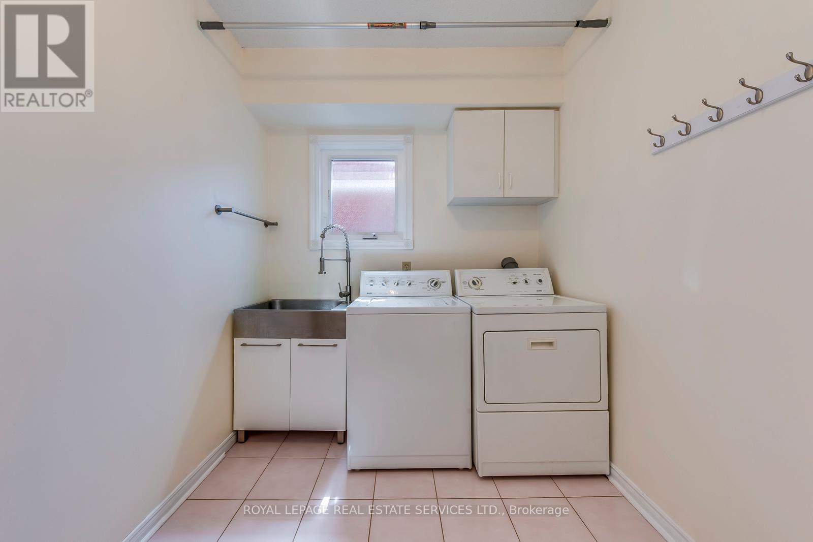 4370 Goldenrod Crescent, Mississauga, Ontario L5V 1E3 - Photo 17 - W12570246