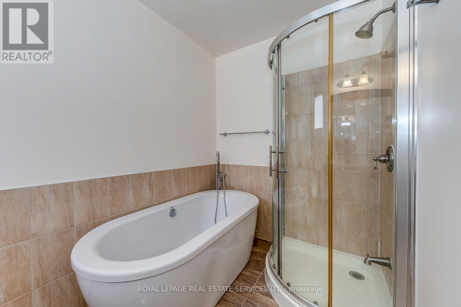 4370 Goldenrod Crescent, Mississauga, Ontario L5V 1E3 - Photo 23 - W12570246