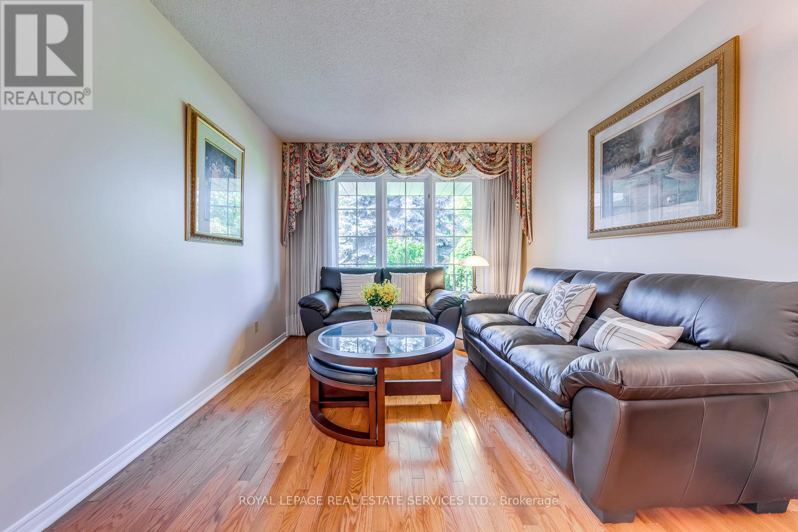 4370 Goldenrod Crescent, Mississauga, Ontario L5V 1E3 - Photo 5 - W12570246