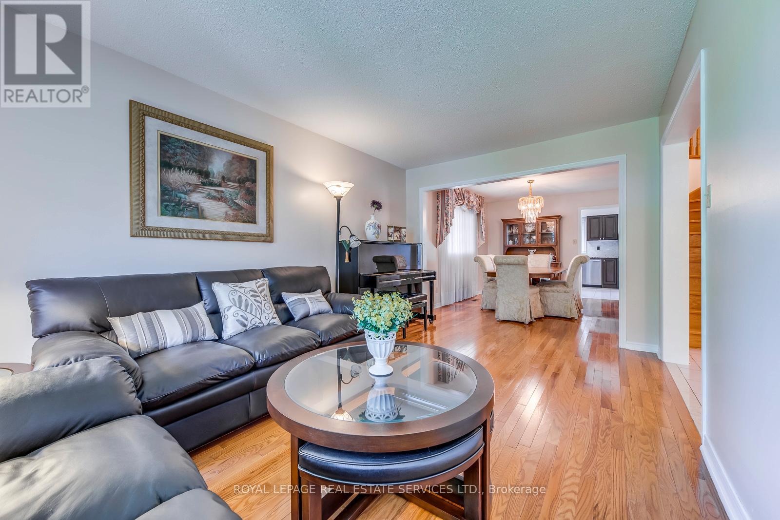 4370 Goldenrod Crescent, Mississauga, Ontario L5V 1E3 - Photo 6 - W12570246