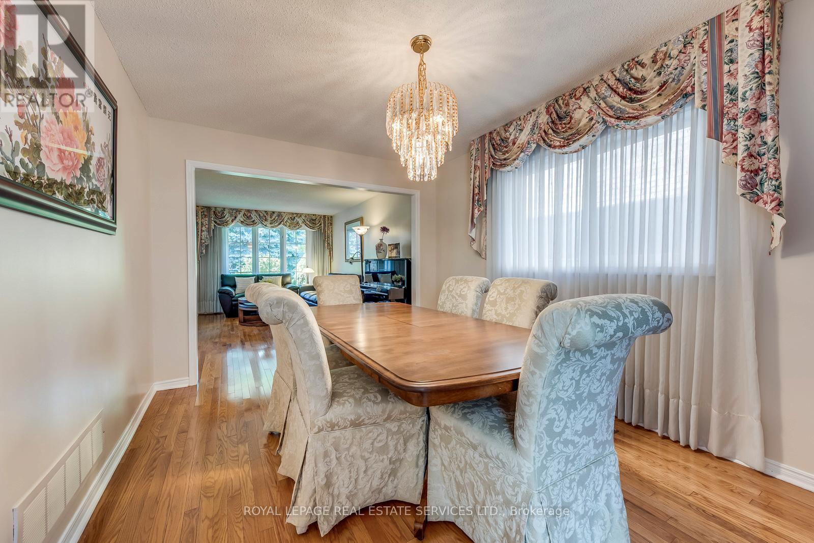 4370 Goldenrod Crescent, Mississauga, Ontario L5V 1E3 - Photo 8 - W12570246