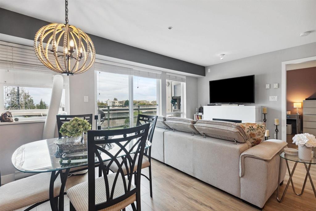 313 15745 Croydon Drive, Surrey, British Columbia  V3Z 2L5 - Photo 1 - R3069228