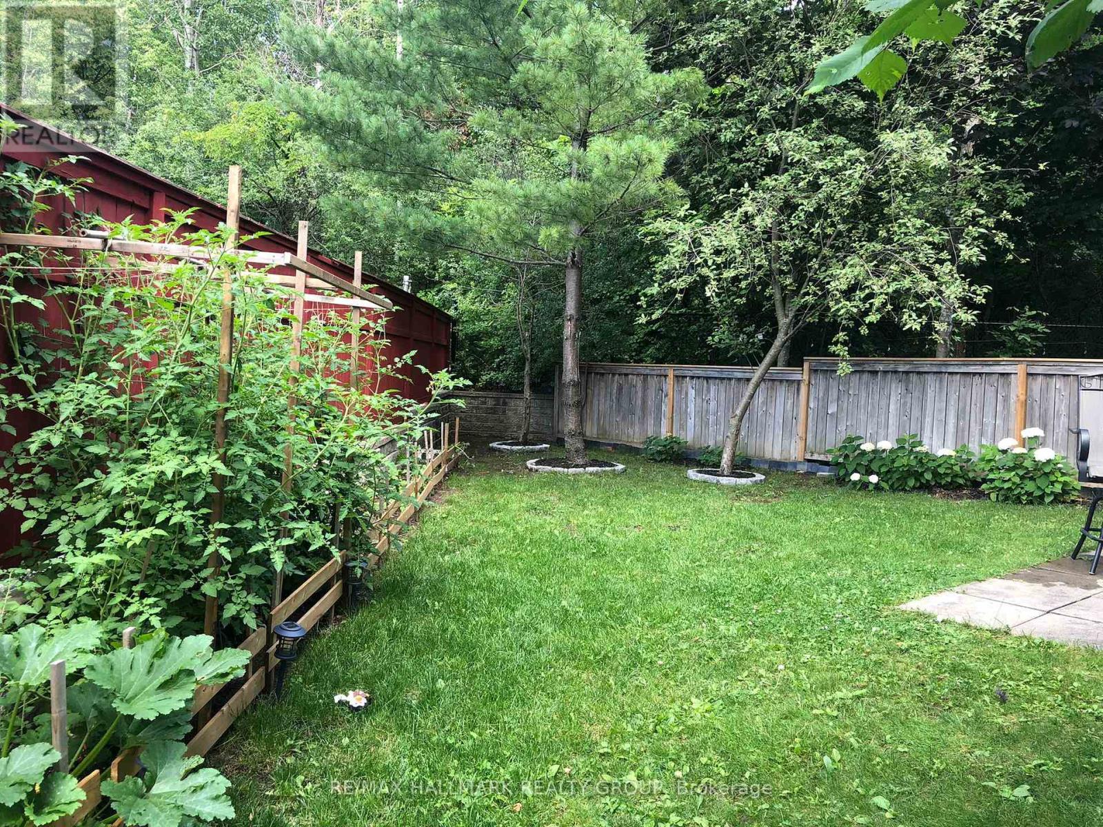 521 Burleigh Private, Ottawa, Ontario  K1J 1J9 - Photo 10 - X12570296