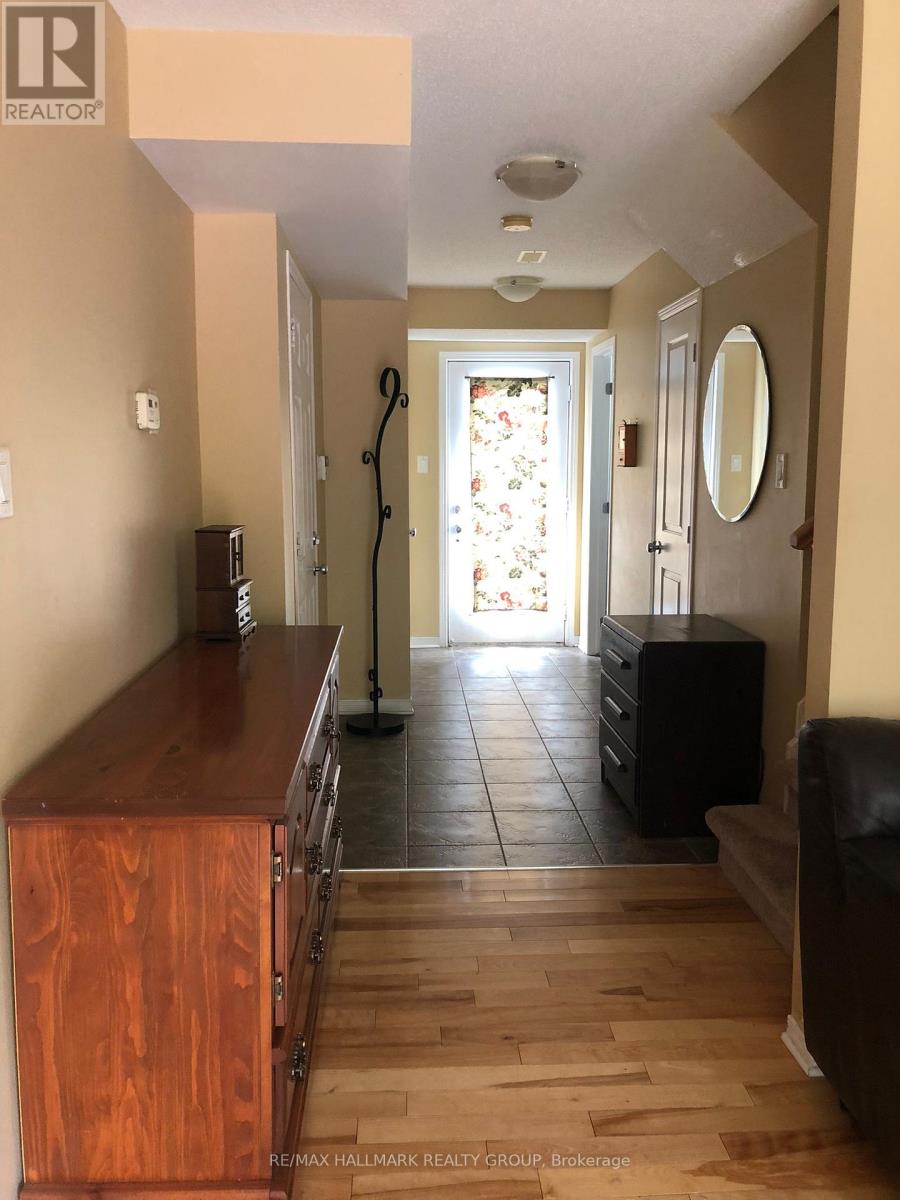 521 Burleigh Private, Ottawa, Ontario  K1J 1J9 - Photo 2 - X12570296