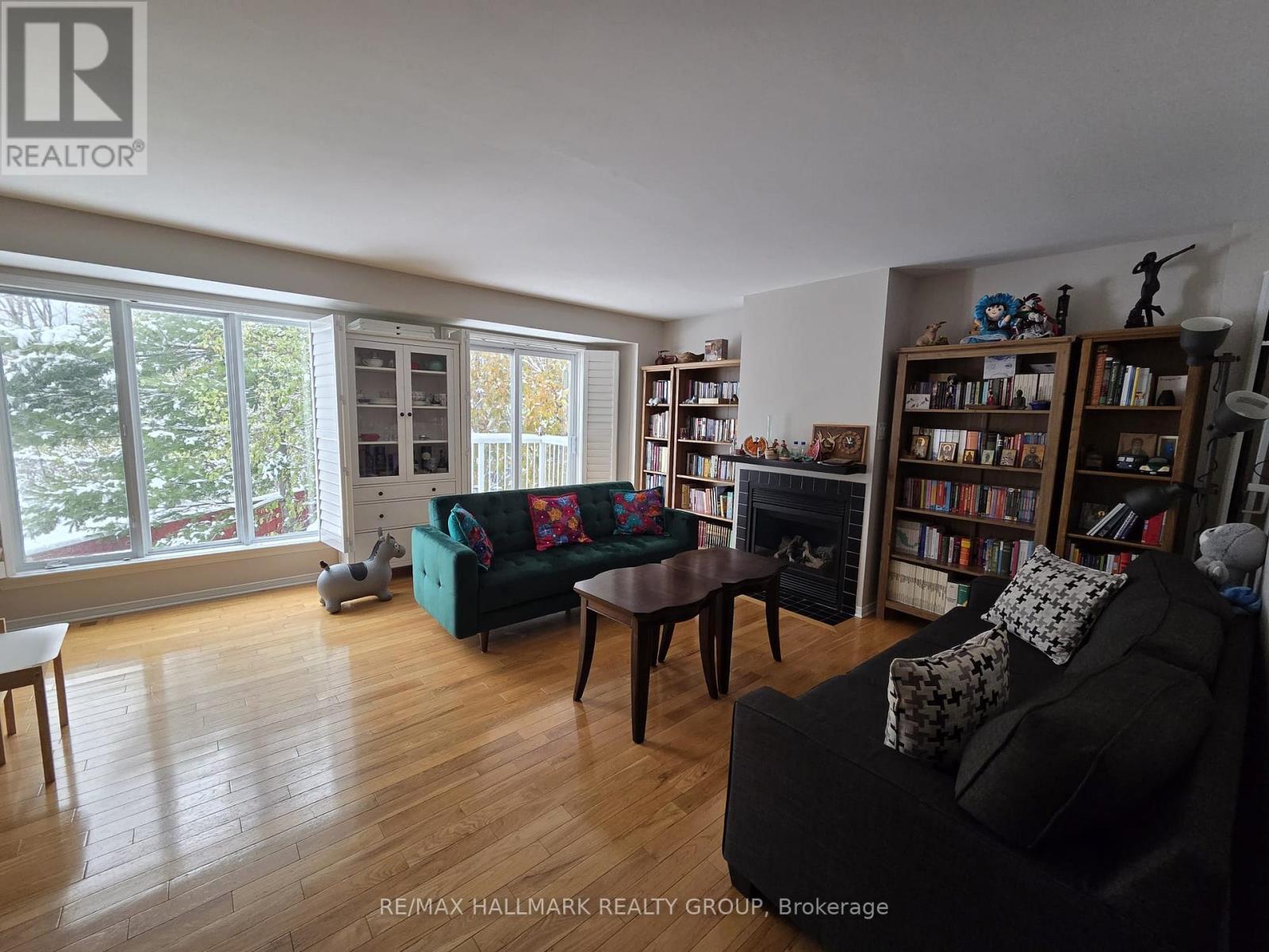 521 Burleigh Private, Ottawa, Ontario  K1J 1J9 - Photo 4 - X12570296