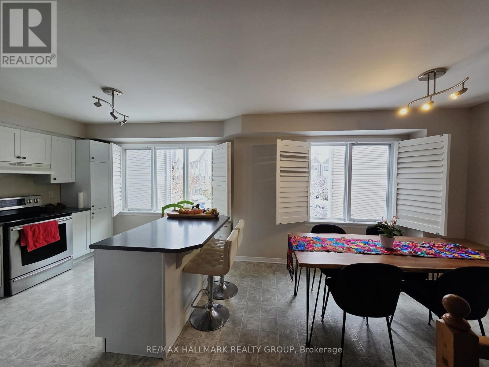 521 Burleigh Private, Ottawa, Ontario  K1J 1J9 - Photo 6 - X12570296