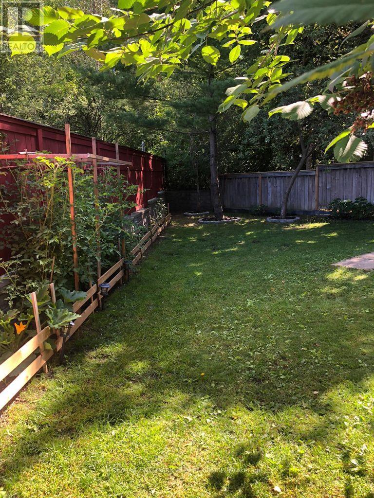 521 Burleigh Private, Ottawa, Ontario  K1J 1J9 - Photo 7 - X12570296