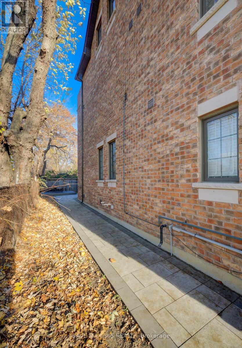 1223 Owls Head Road, Mississauga, Ontario  L5E 0A6 - Photo 44 - W12569342