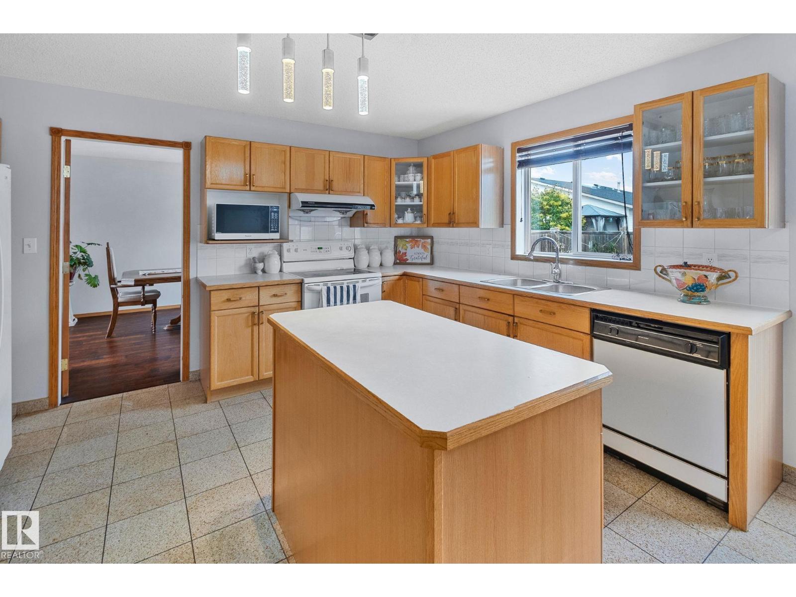 1238 Joyce Cr Nw Nw, Edmonton, Alberta  T6L 6V3 - Photo 21 - E4461624