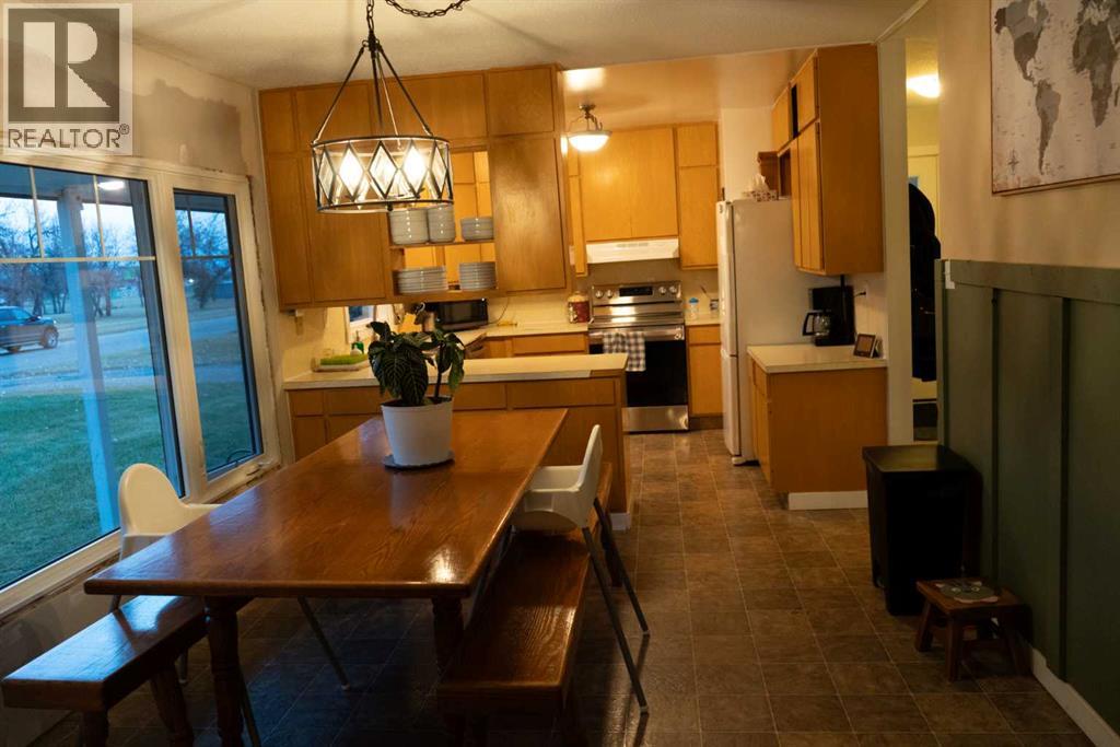 230 E 100 S Street, Raymond, Alberta  T0K 2S0 - Photo 10 - A2271679