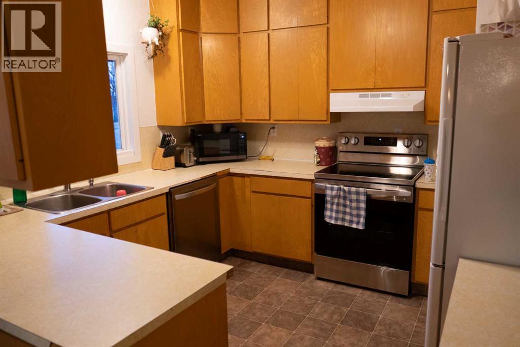 230 E 100 S Street, Raymond, Alberta  T0K 2S0 - Photo 13 - A2271679