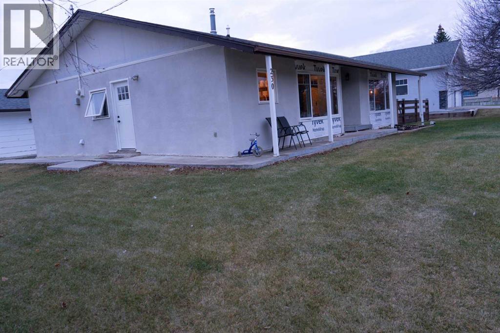 230 E 100 S Street, Raymond, Alberta  T0K 2S0 - Photo 3 - A2271679