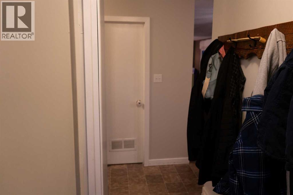 230 E 100 S Street, Raymond, Alberta  T0K 2S0 - Photo 19 - A2271679