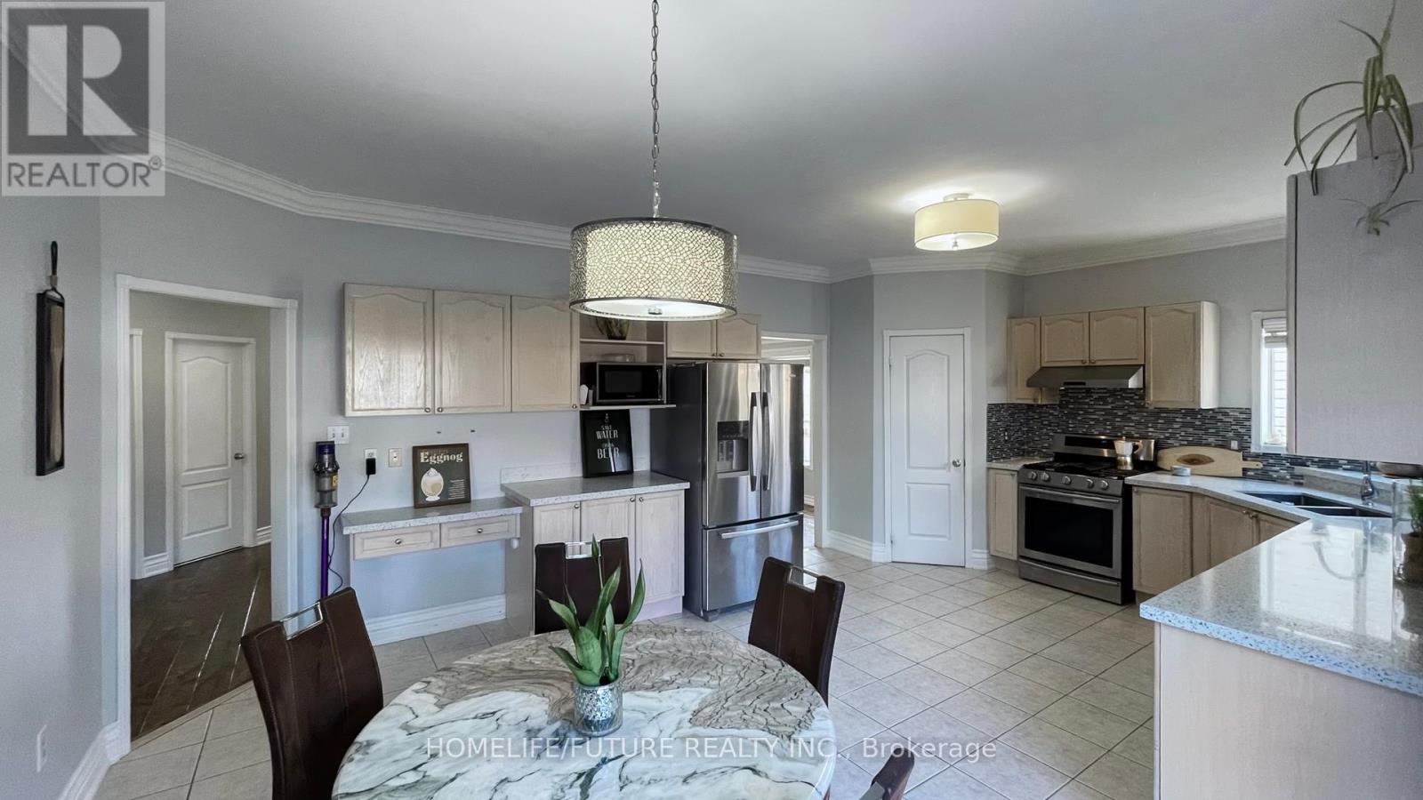 94 Carnwith Drive E, Whitby, Ontario  L1M 2K8 - Photo 15 - E12570292