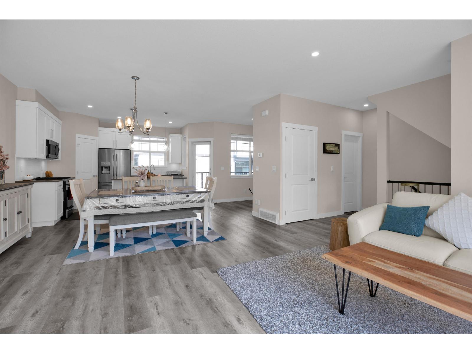 25 7740 Grand Street, Mission, British Columbia  V2V 3T3 - Photo 2 - R3055224