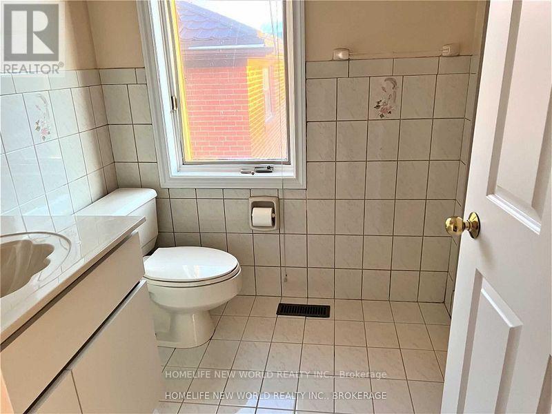 B - 8 Conland Avenue, Toronto, Ontario  M6A 2R9 - Photo 13 - W12570306