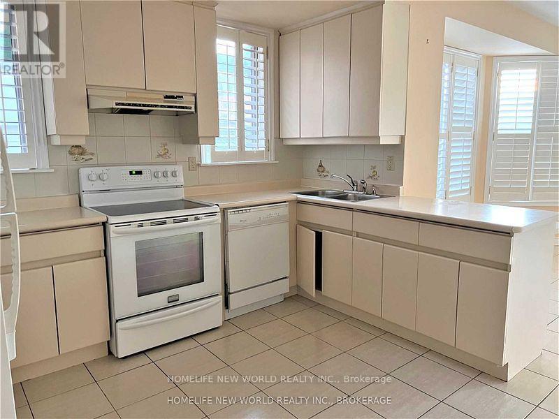 B - 8 Conland Avenue, Toronto, Ontario  M6A 2R9 - Photo 6 - W12570306