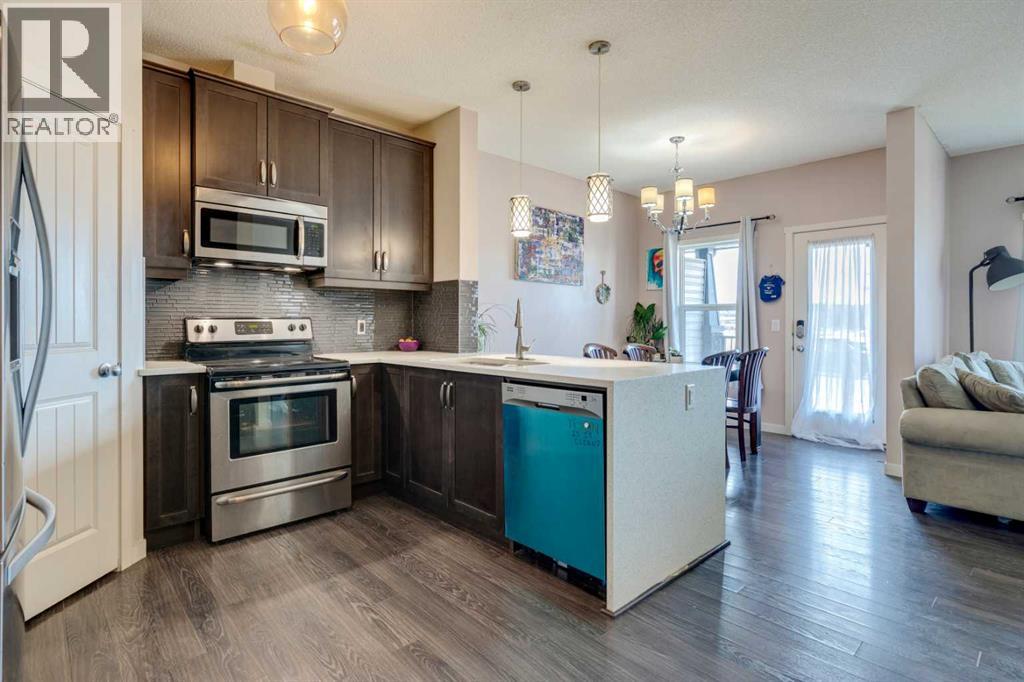 65 Copperpond Landing Se, Calgary, Alberta  T2Z 1G6 - Photo 4 - A2271438