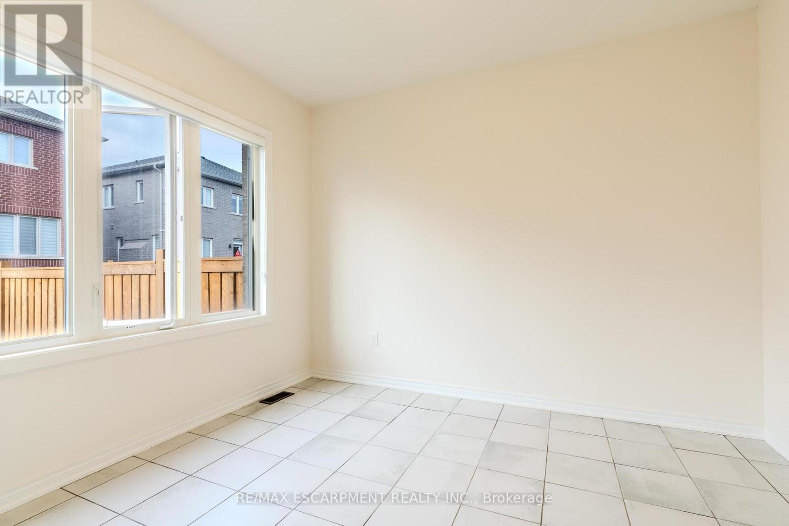 83 Great Falls Boulevard, Hamilton, Ontario  L0R 2H7 - Photo 10 - X12570300