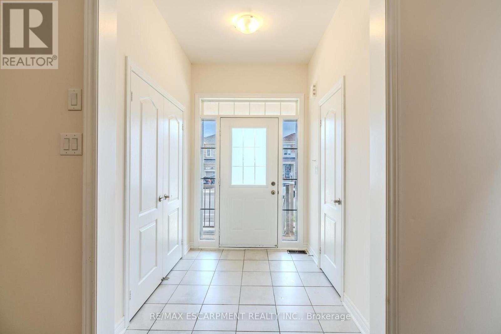 83 Great Falls Boulevard, Hamilton, Ontario  L0R 2H7 - Photo 3 - X12570300