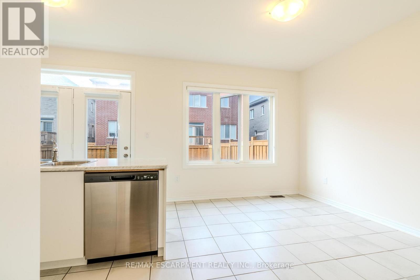 83 Great Falls Boulevard, Hamilton, Ontario  L0R 2H7 - Photo 9 - X12570300