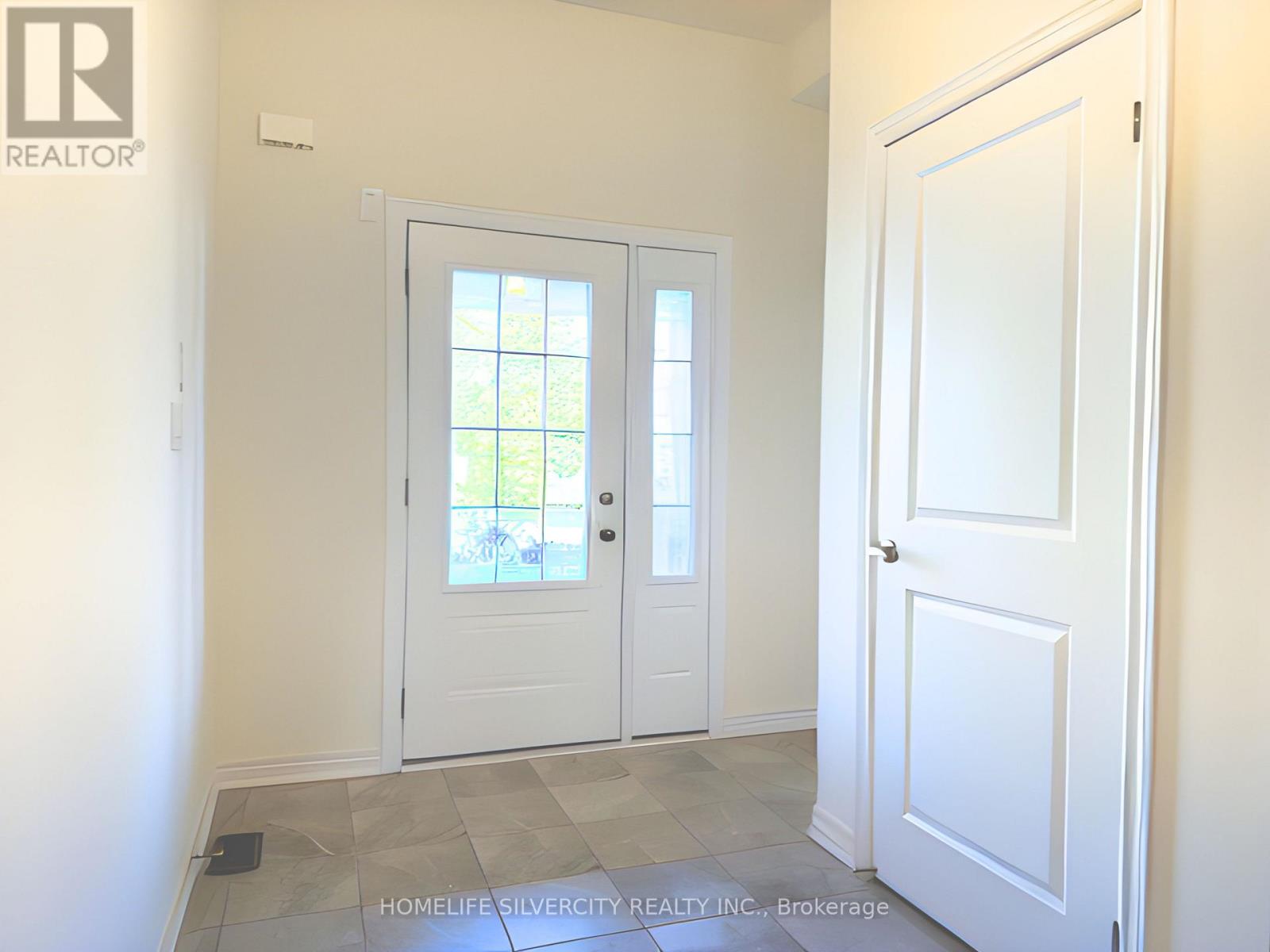 35 Sparkle Drive, Thorold, Ontario  L2V 0H2 - Photo 3 - X12570302