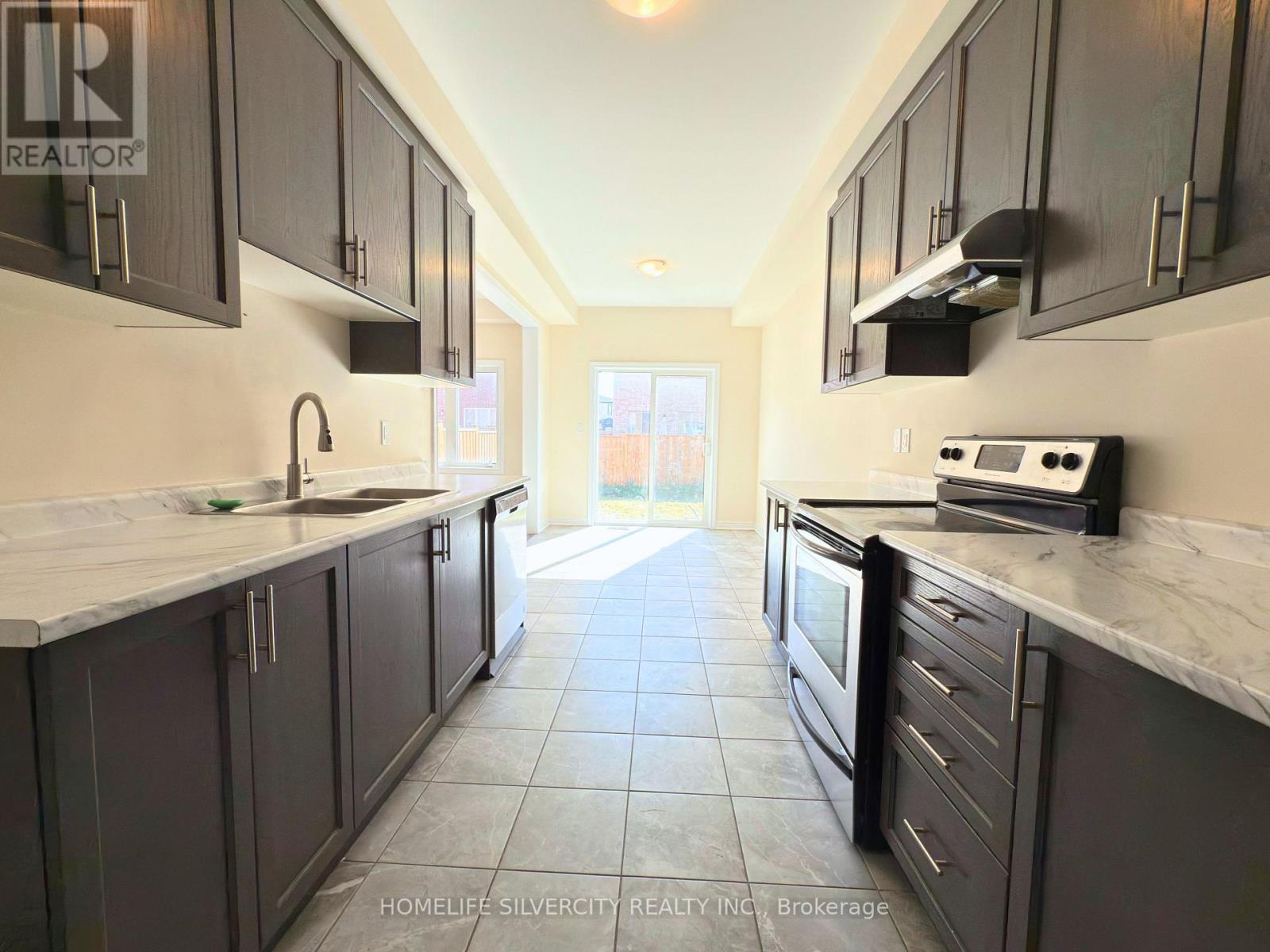 35 Sparkle Drive, Thorold, Ontario  L2V 0H2 - Photo 8 - X12570302