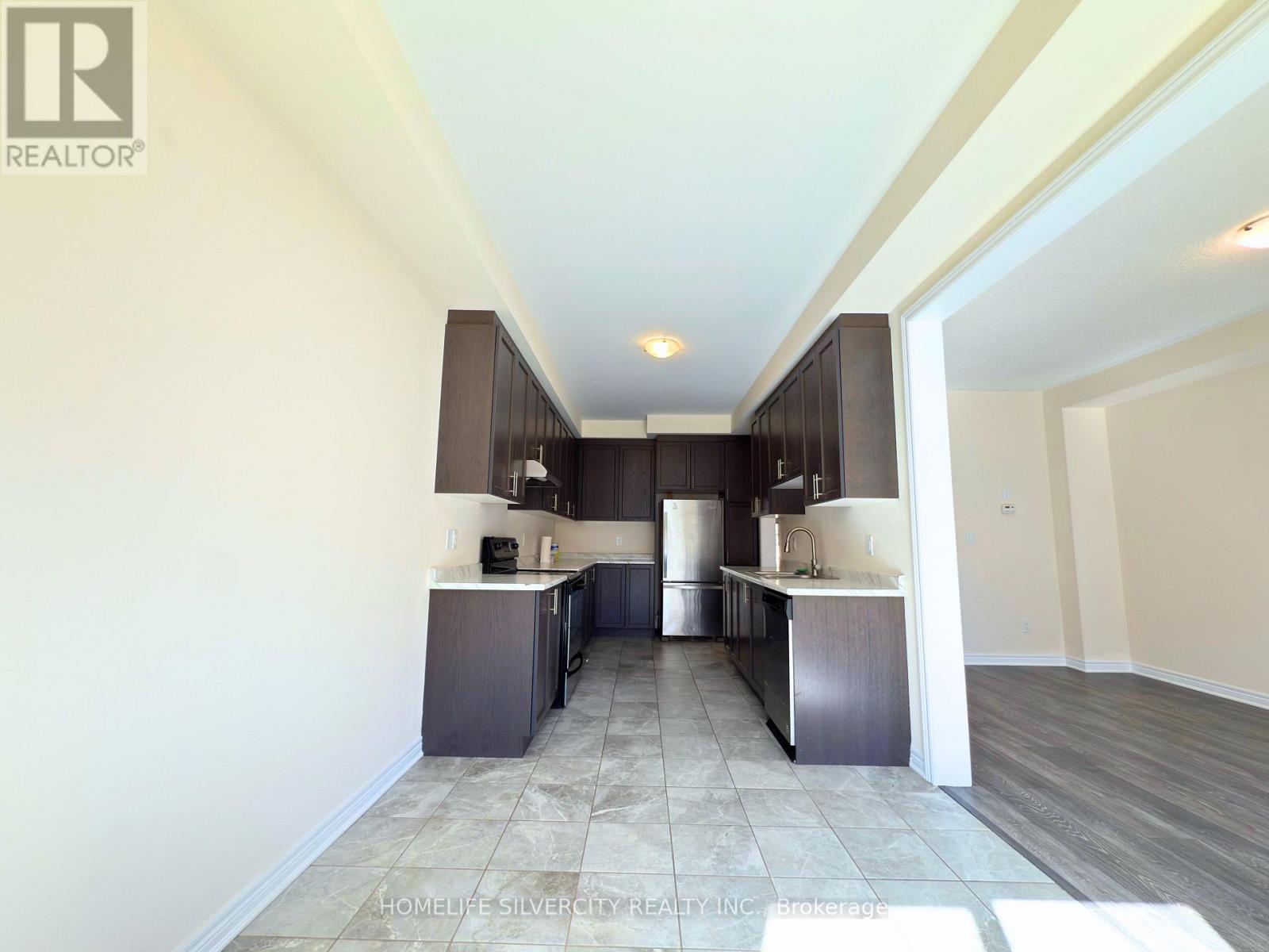 35 Sparkle Drive, Thorold, Ontario  L2V 0H2 - Photo 9 - X12570302