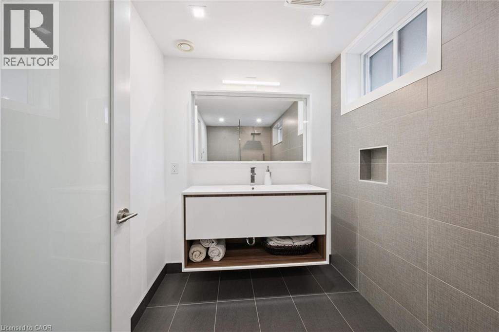 548 Box Grove Place, Waterloo, Ontario N2L 4V3 - Photo 27 - 40789487