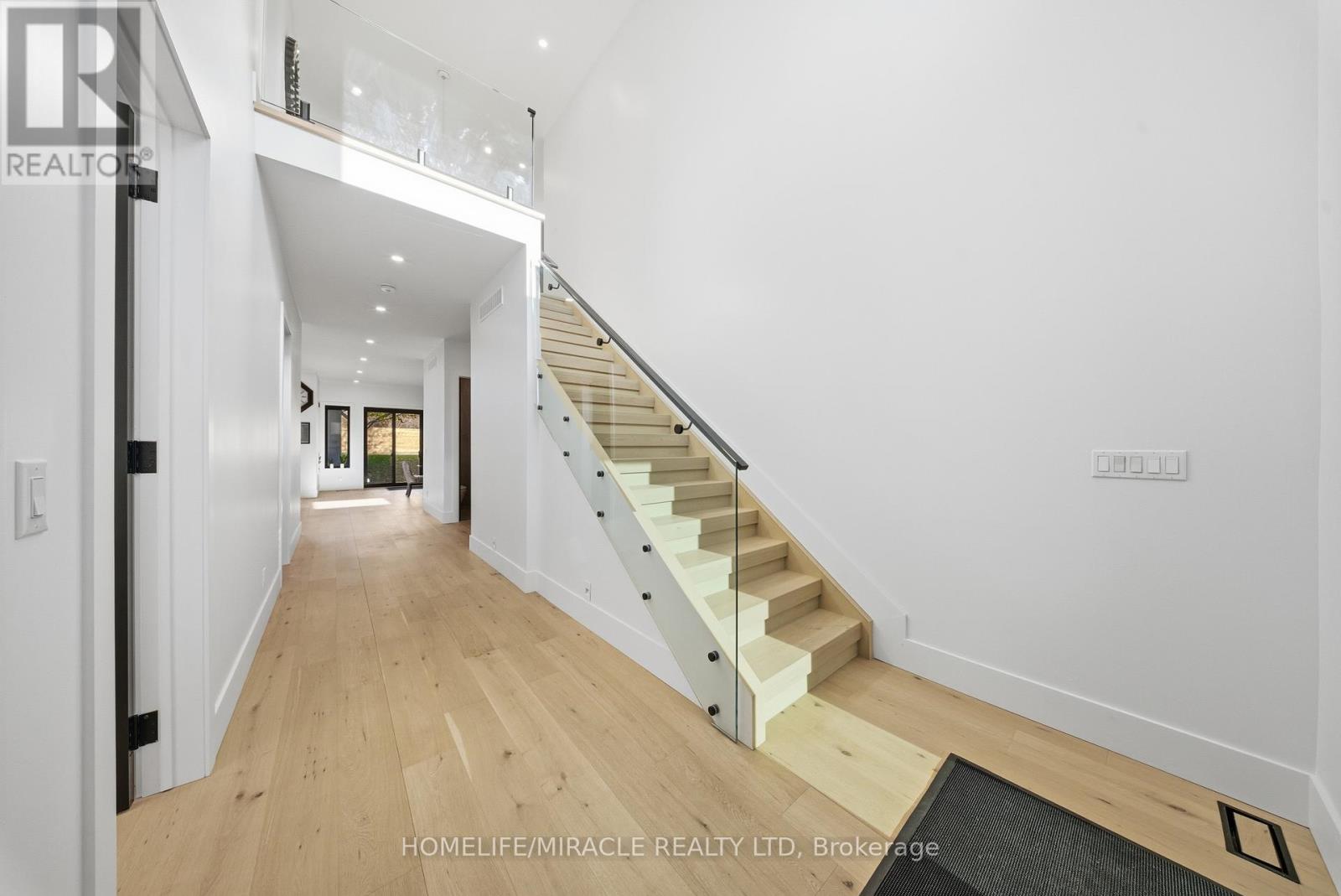 1653 Glenburnie Road, Mississauga, Ontario L5G 3E4 - Photo 14 - W12564994