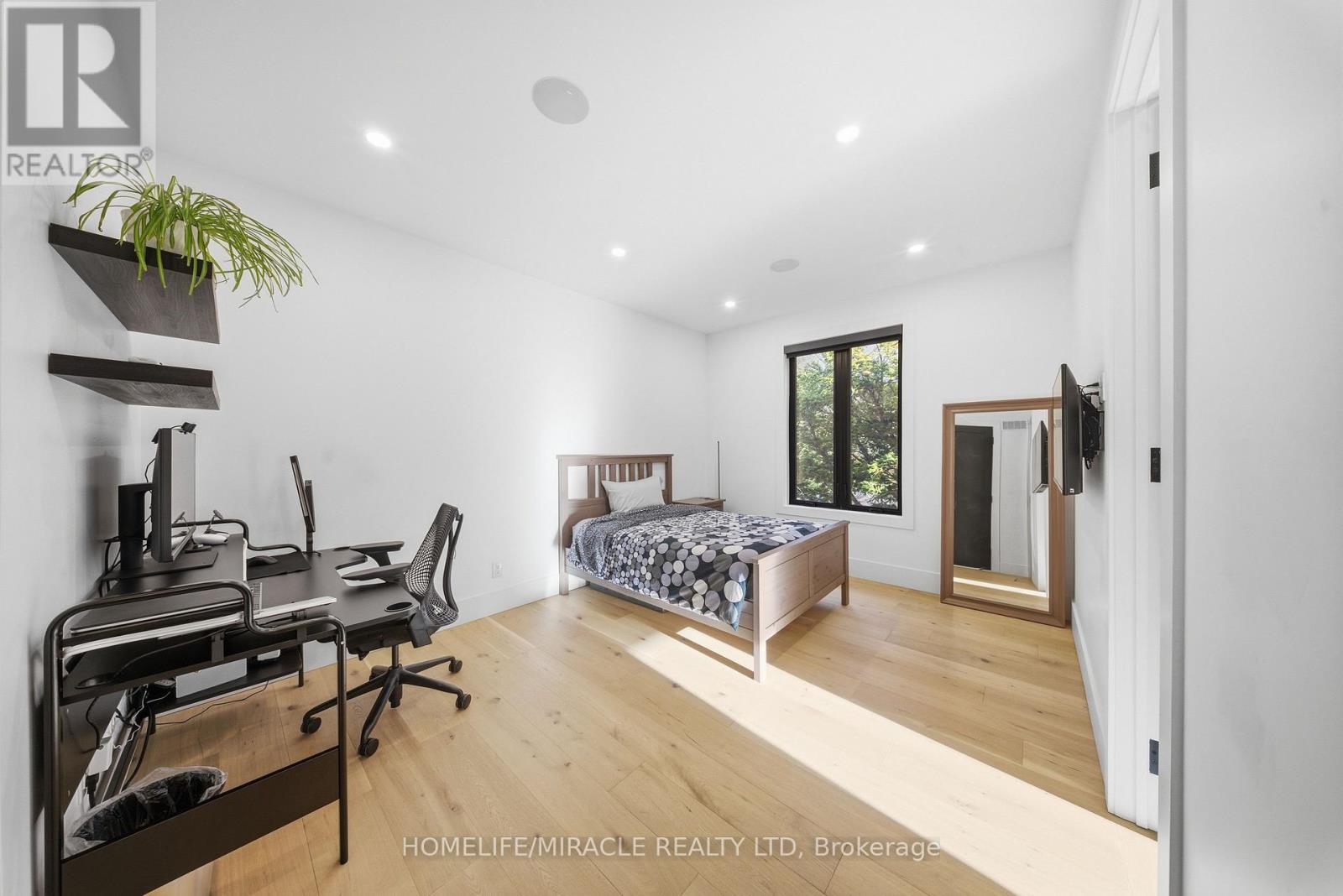 1653 Glenburnie Road, Mississauga, Ontario L5G 3E4 - Photo 27 - W12564994