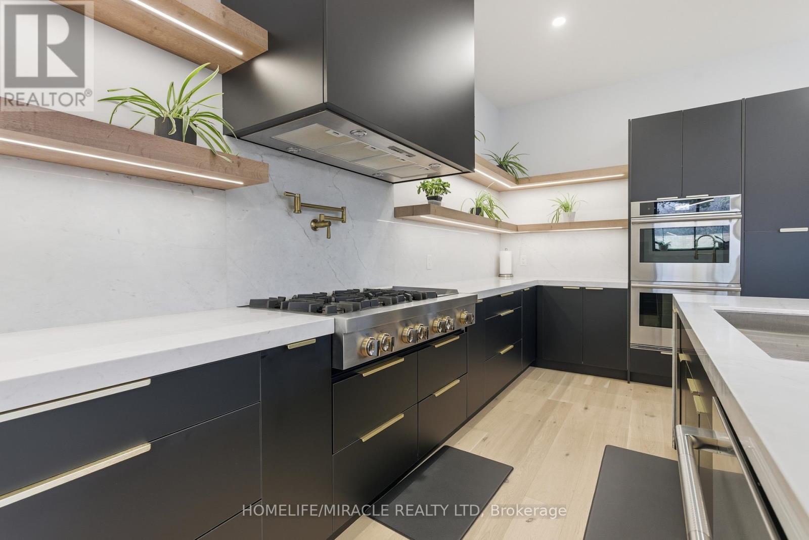 1653 Glenburnie Road, Mississauga, Ontario L5G 3E4 - Photo 20 - W12564994