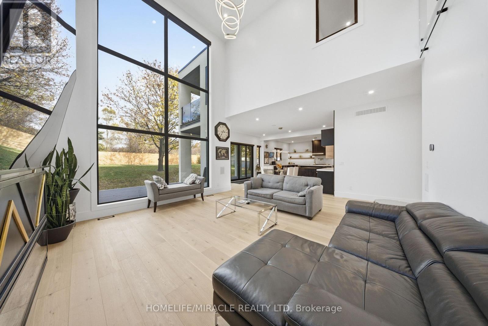 1653 Glenburnie Road, Mississauga, Ontario L5G 3E4 - Photo 40 - W12564994