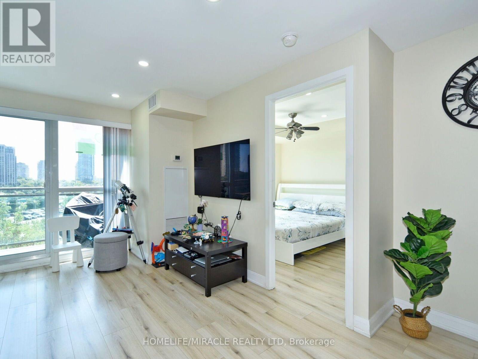 519 - 120 Dallimore Circle, Toronto, Ontario  M3C 4J1 - Photo 10 - C12570338