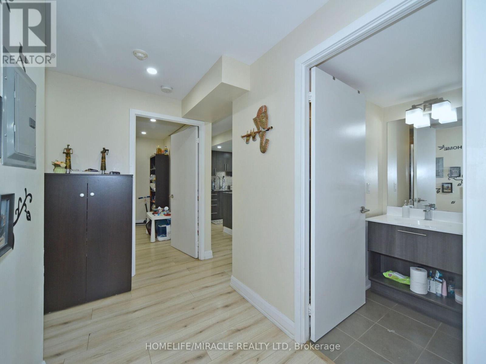 519 - 120 Dallimore Circle, Toronto, Ontario  M3C 4J1 - Photo 7 - C12570338