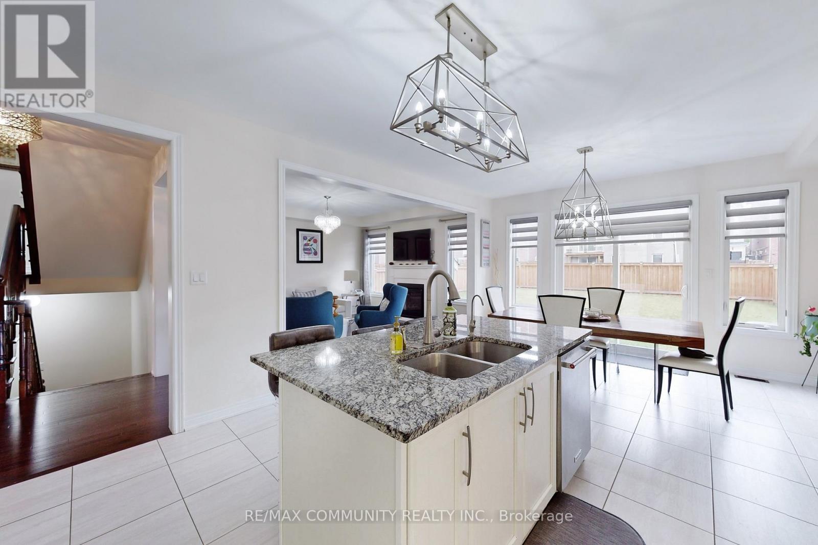 4 Flay Court, Innisfil (Cookstown), Ontario  L0L 1L0 - Photo 10 - N12570352