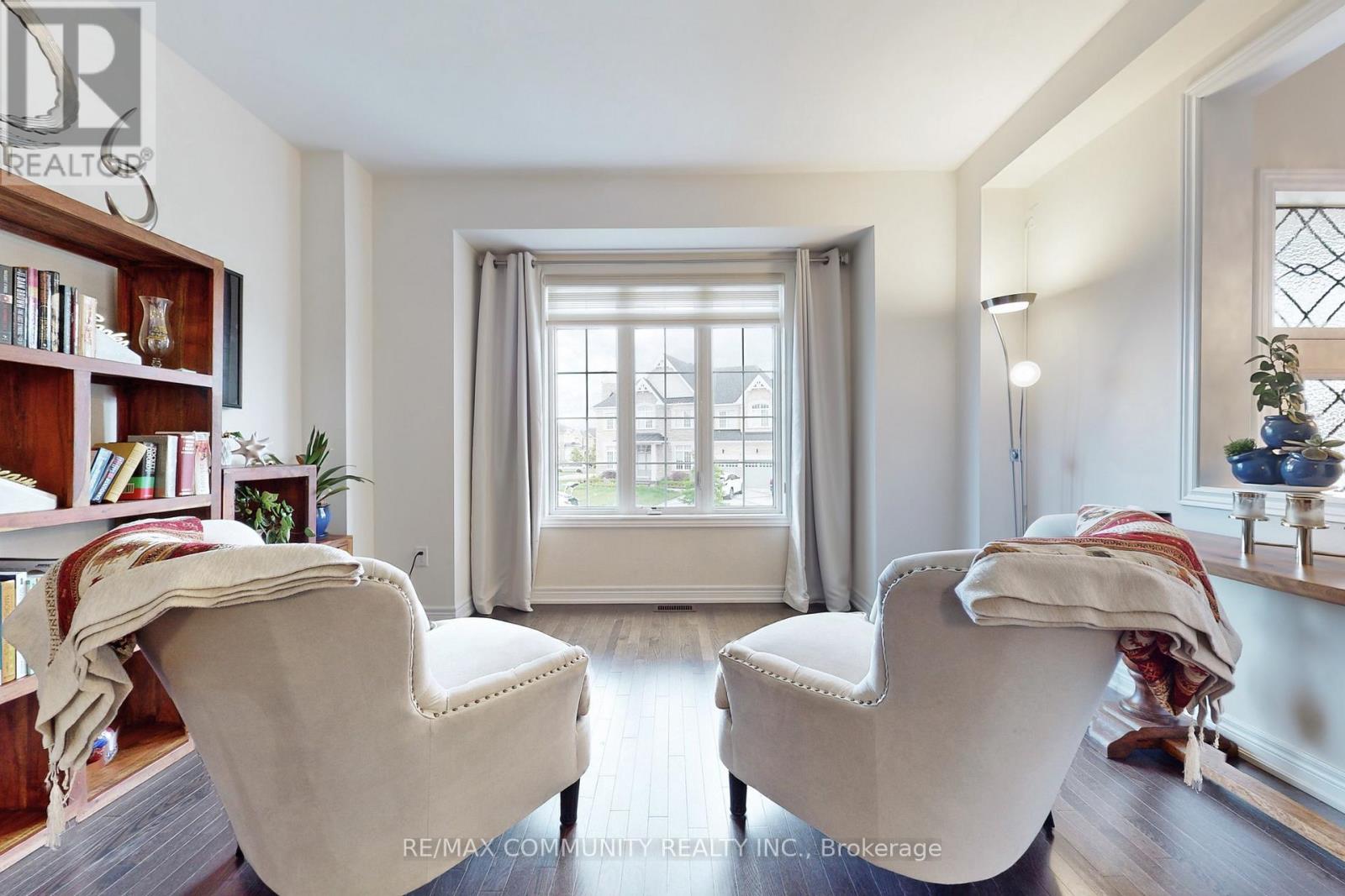 4 Flay Court, Innisfil (Cookstown), Ontario  L0L 1L0 - Photo 3 - N12570352