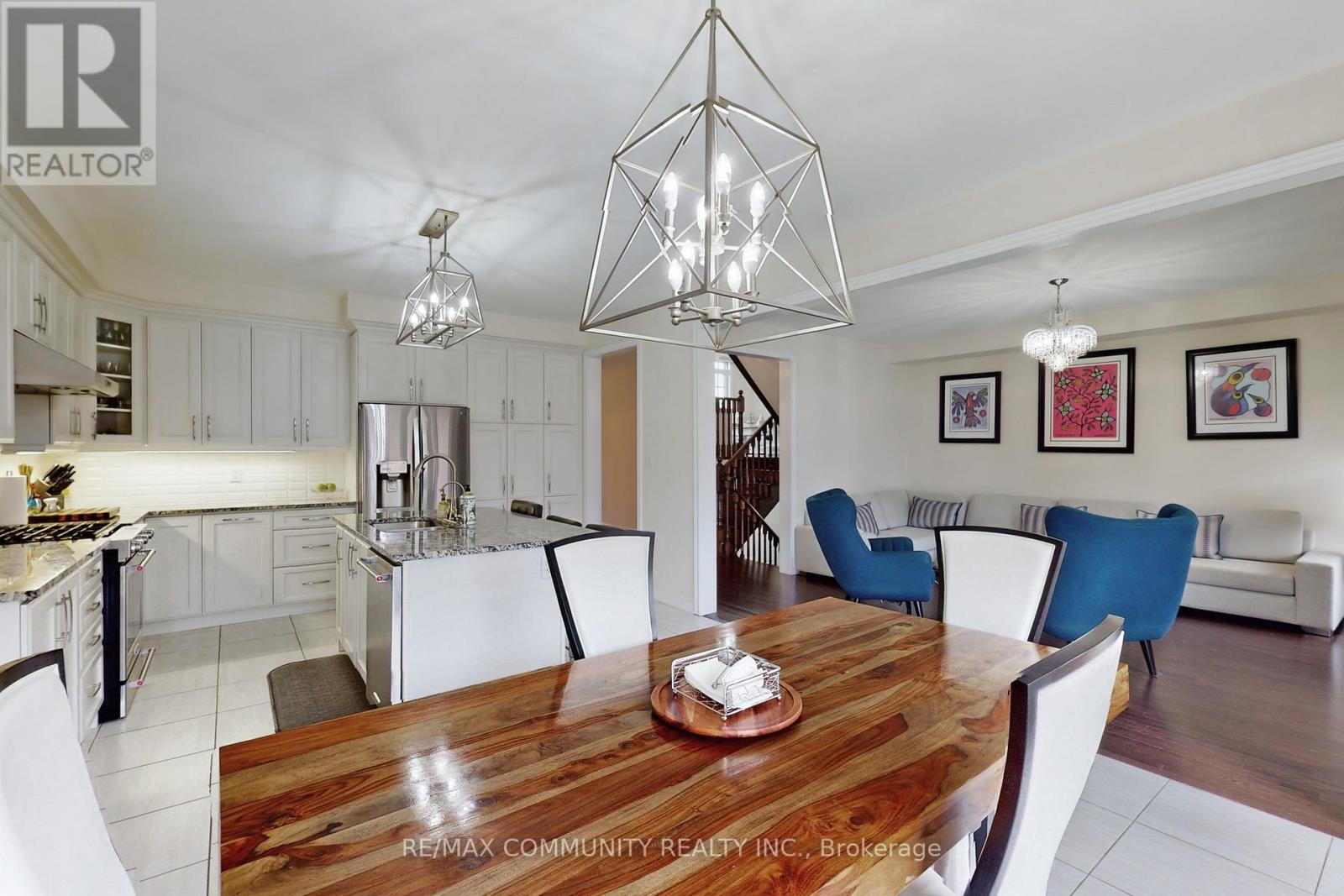 4 Flay Court, Innisfil (Cookstown), Ontario  L0L 1L0 - Photo 8 - N12570352