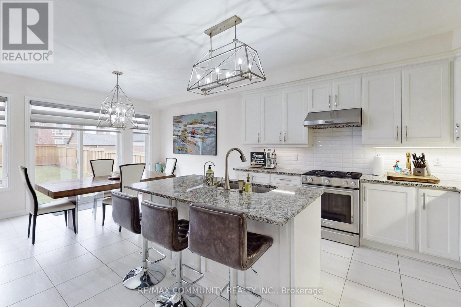 4 Flay Court, Innisfil (Cookstown), Ontario  L0L 1L0 - Photo 9 - N12570352