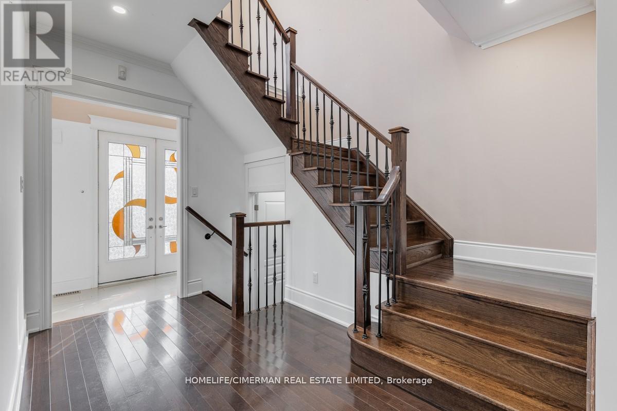 Upper Floor - 146 Shale Crescent, Vaughan, Ontario L6A 4N5 - Photo 13 - N12570380