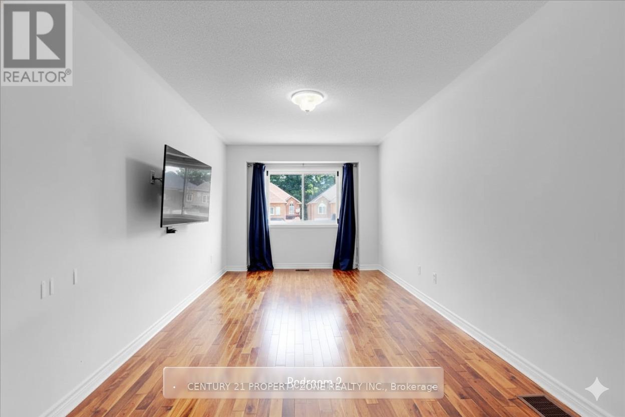 5378 Tree Crest Court, Mississauga, Ontario L5R 3Z6 - Photo 10 - W12570346